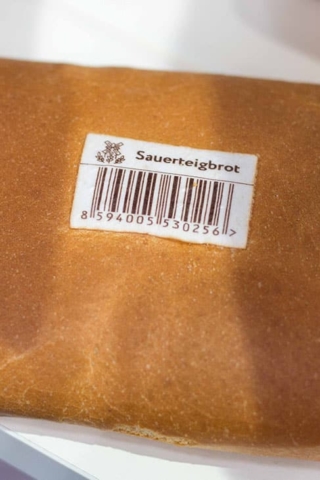 Example of labelling baked goods with edible label QR code